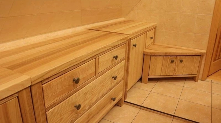 meble łazienkowe z drewna litego